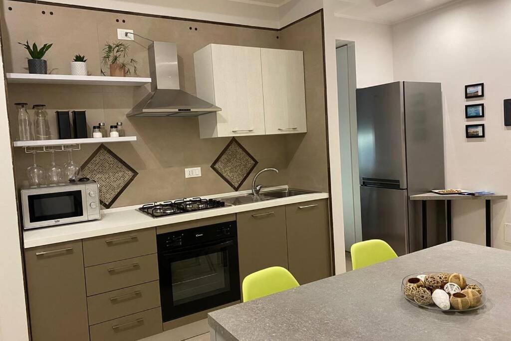 B&B Piano1 Interno5 - Accogliente E Moderno Bilocale Vicino Al Centro Salerno Eksteriør billede